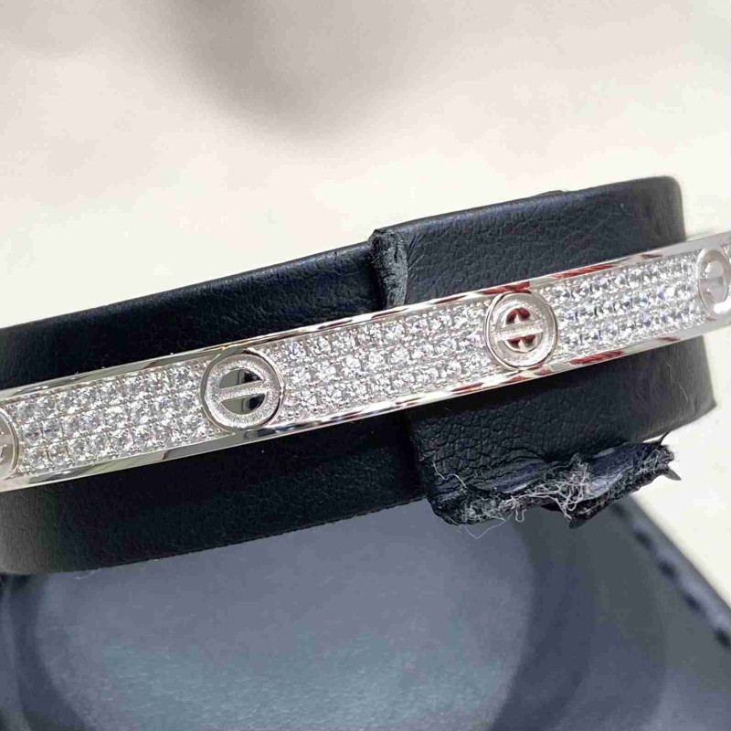 سويرة كارتير مرصعة بالزركون 