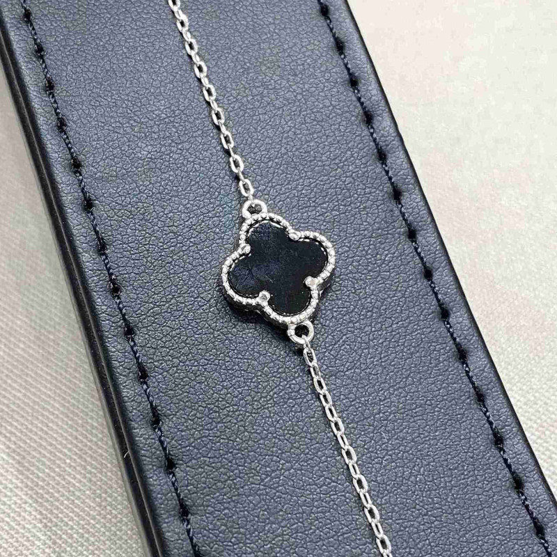 x1 سويرة فان كليف