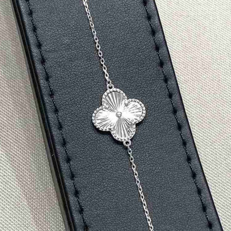 x1 سويرة فان كليف