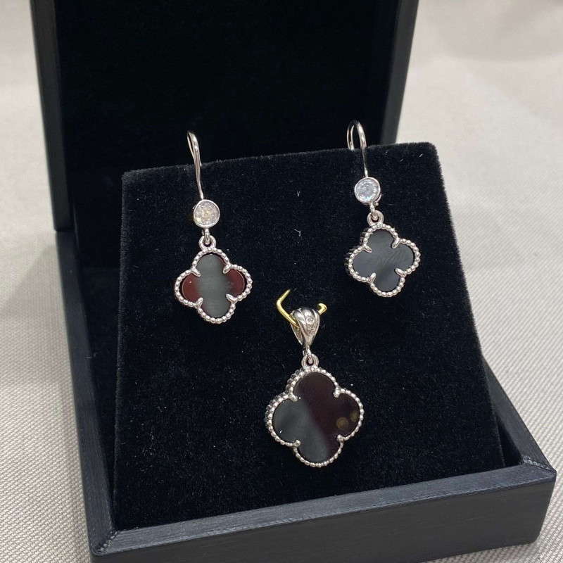 تراكي وتعليقة فان كليف