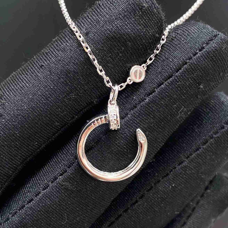 قلادة المسمار