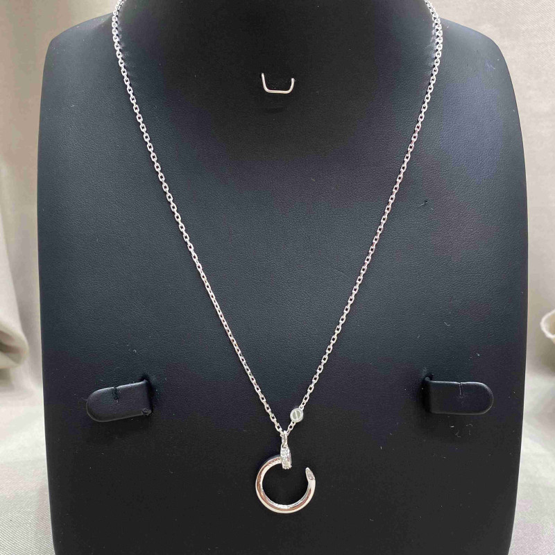 قلادة المسمار