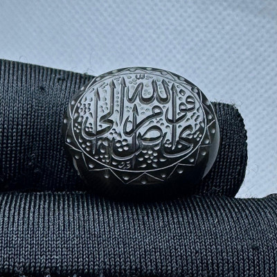 حجر عقيق منقوش