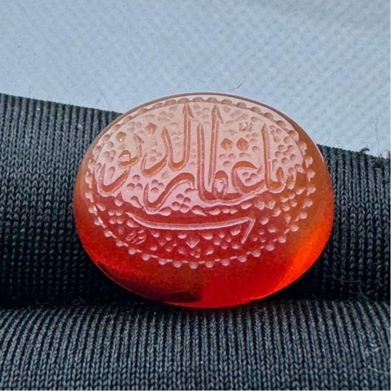 حجر عقيق احمر منقوش