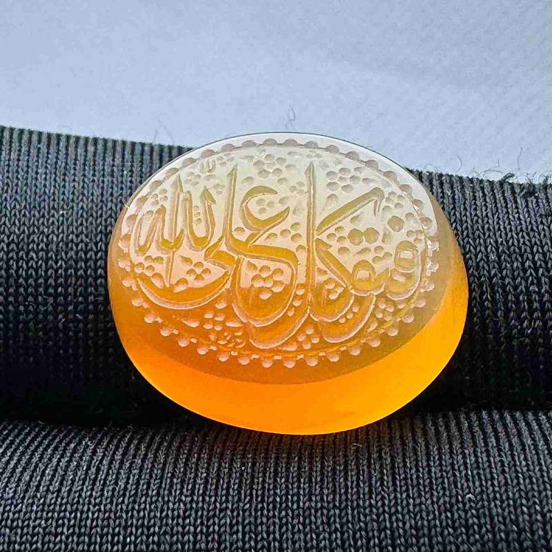 حجر عقيق احمر منقوش