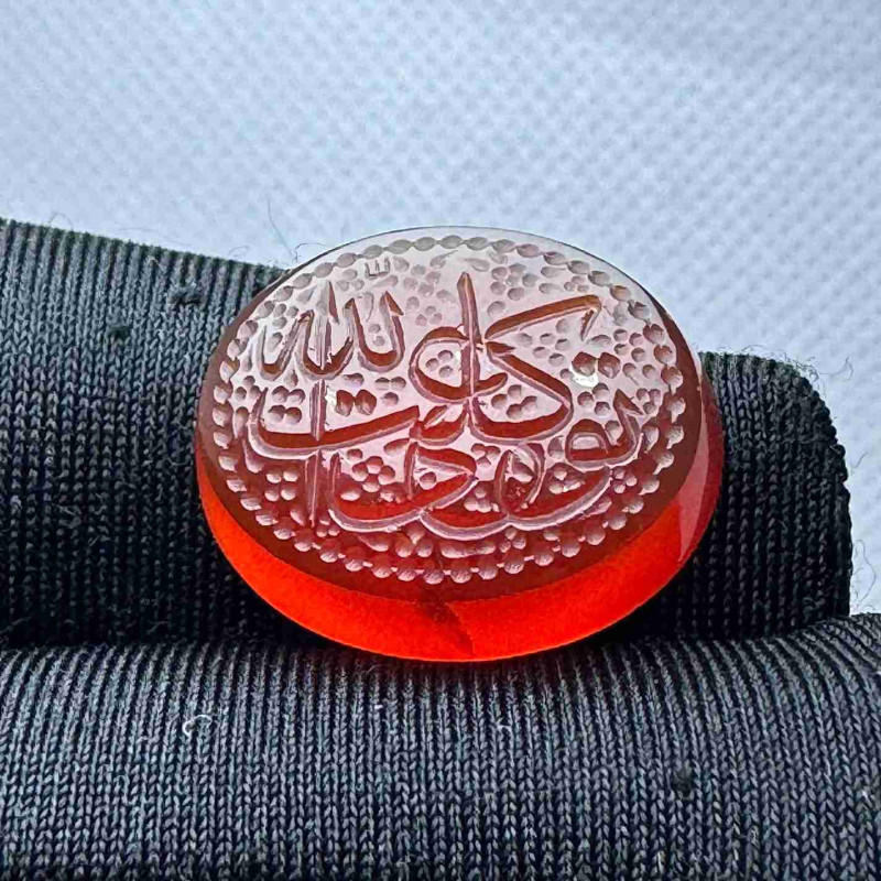 حجر عقيق احمر منقوش