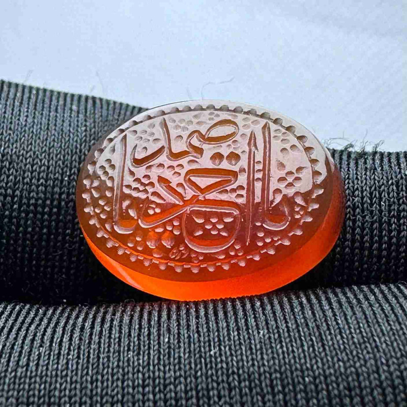حجر عقيق احمر منقوش
