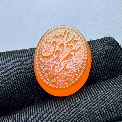 حجر عقيق احمر منقوش