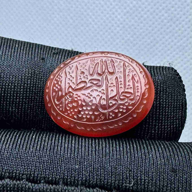 حجر عقيق احمر منقوش