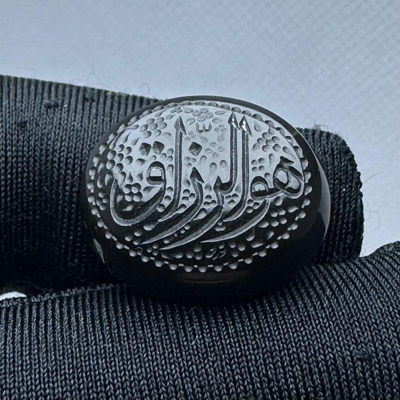 حجر عقيق يماني منقوش