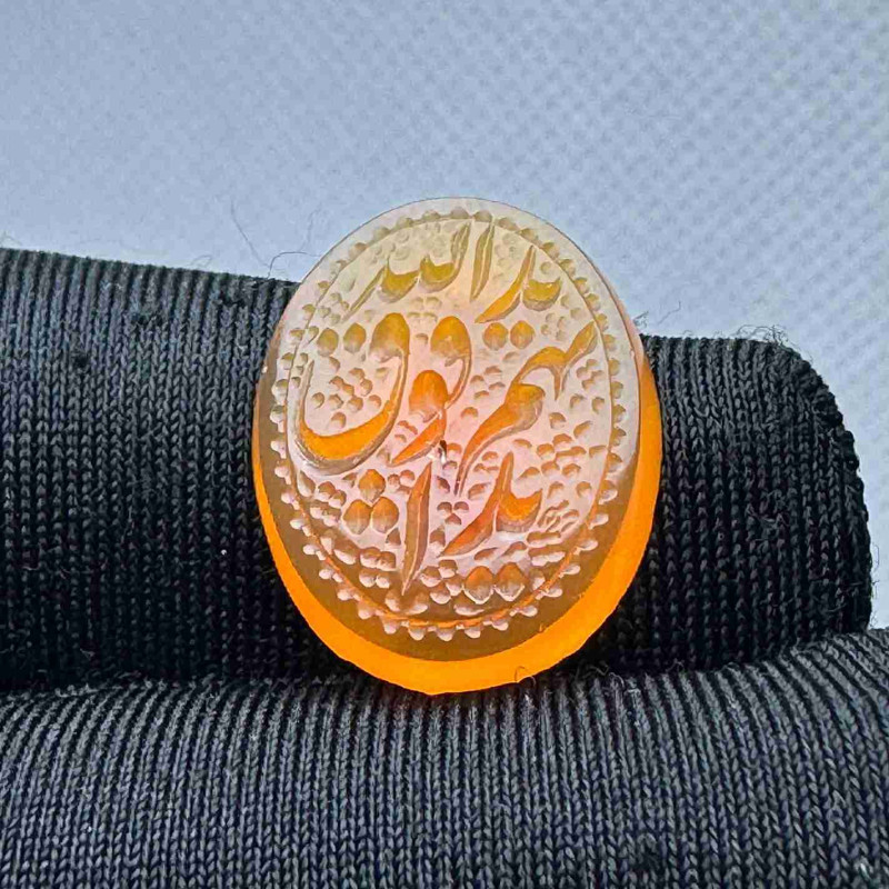 حجر عقيق احمر منقوش