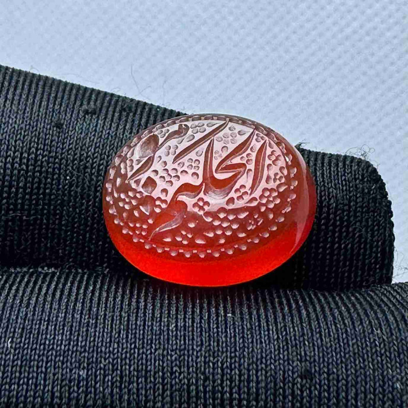 حجر عقيق احمر منقوش