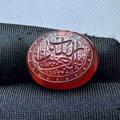 حجر عقيق احمر منقوش
